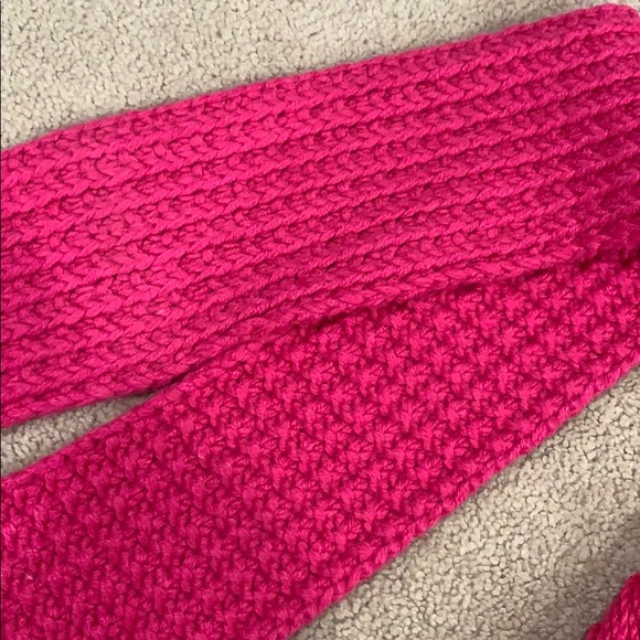 American Eagle warm pink knit tassel scarf - Picture 3 of 4